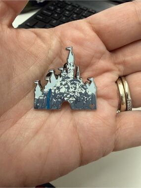 Disney hidden Mickey 2026 Castle Enamel Pin - Silver & Light Blue